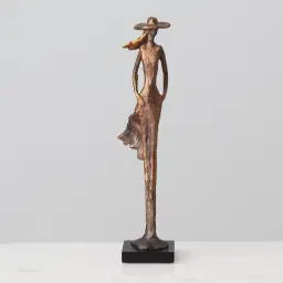 Cleo Statue