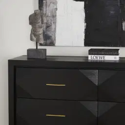 Koros Statue Stand