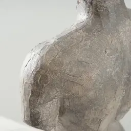 Koros Statue Stand