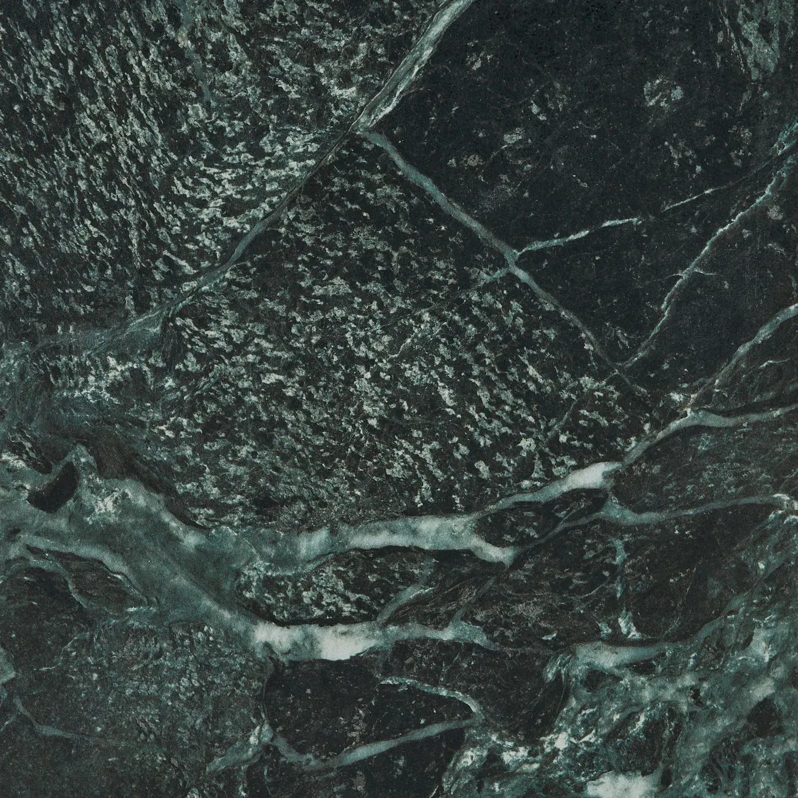 Santorini Matte Emerald Sintered Stone High Plinth