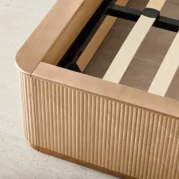 San Pierre Light Brown Ash Veneer Queen Bed