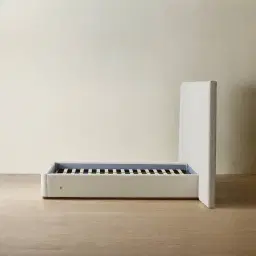 Summerton Stone White Fabric Queen Bed - Toffee Brown Ash