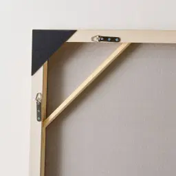 Yulubirngiin, Gunhungurraan - Multi Colour