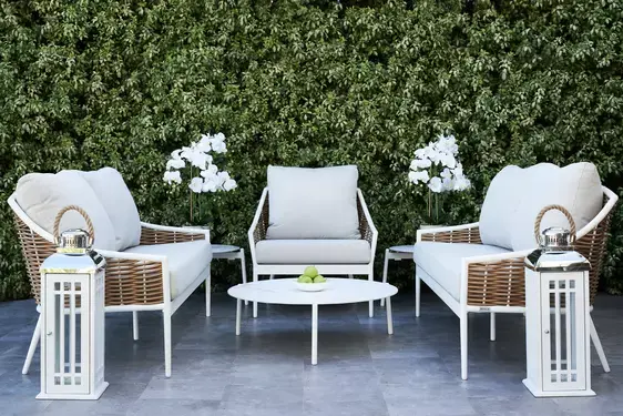 Furnishing Ideas To Create An Entertaining Outdoor Area